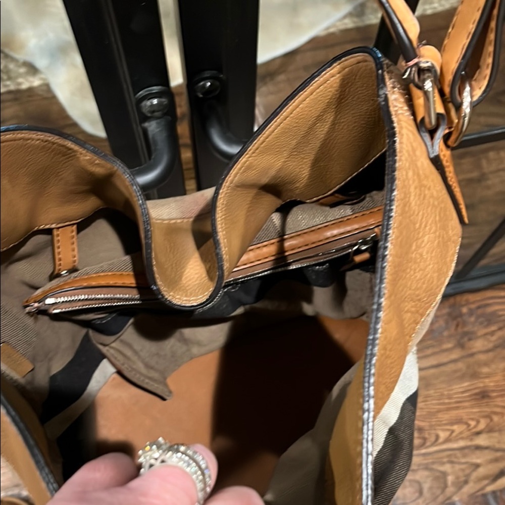 Burberry Grainy Calfskin Canvas Mega Check Medium Ashley Tassel - Picture 4 of 7